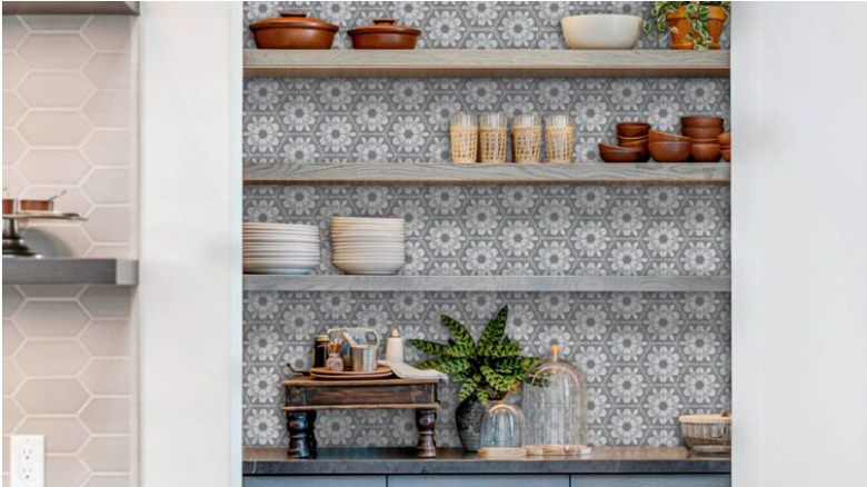 Flowered tile backsplash