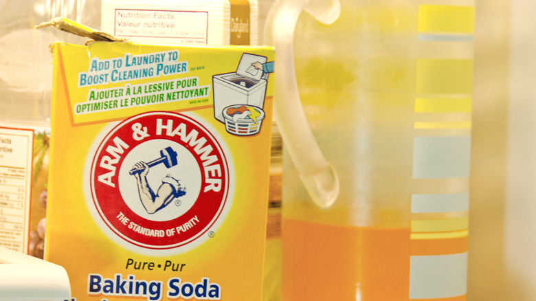 baking soda in refrigerator