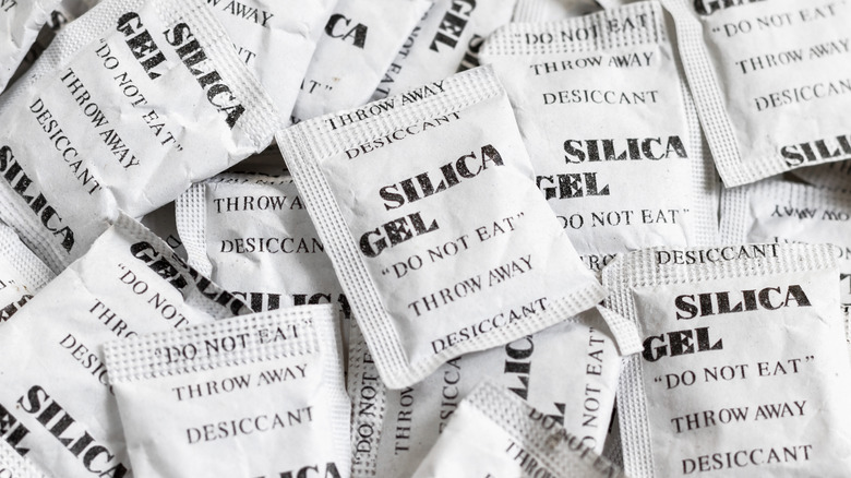 silica gel packet