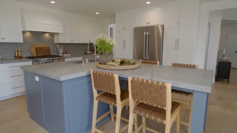 T-shaped kitchen island