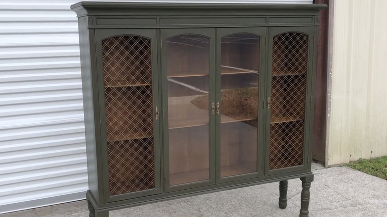 China cabinet top display case