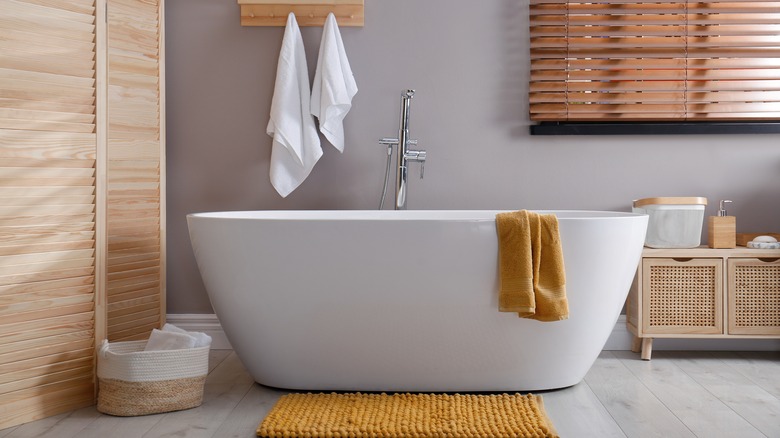 white bathroom tub