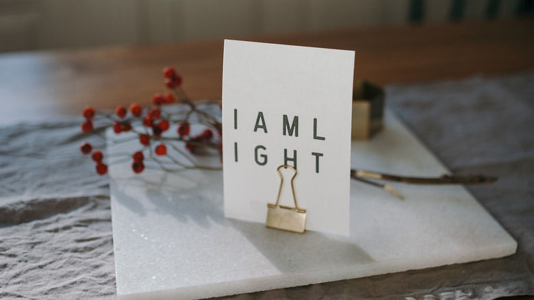 puzzle place card on table