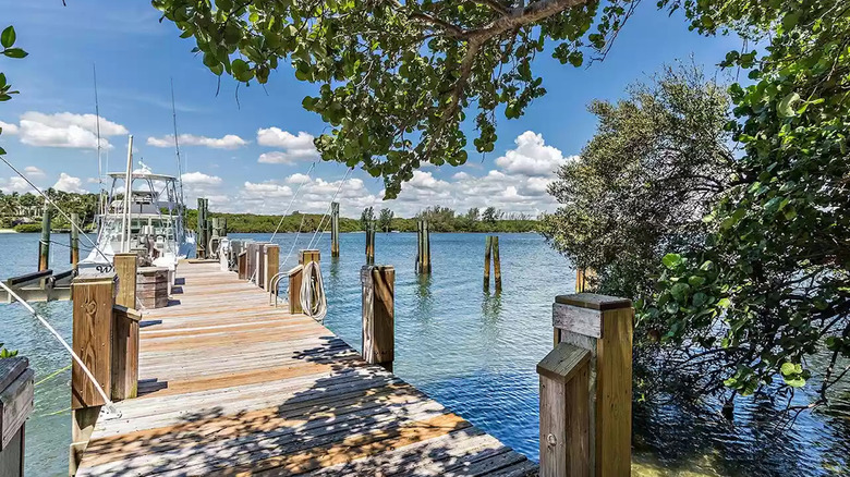 boat dock 