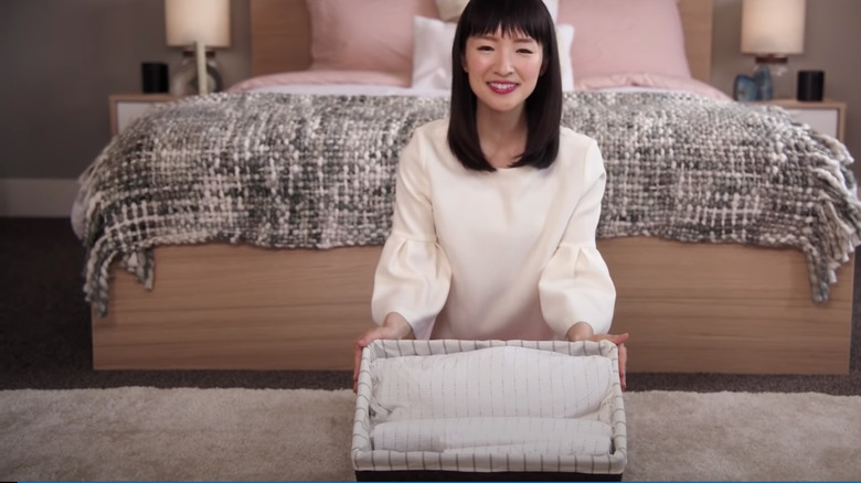 Marie Kondo folding sheets