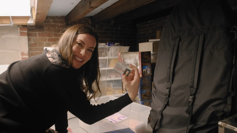 Liv Tyler shows off an old driver's license of hers 