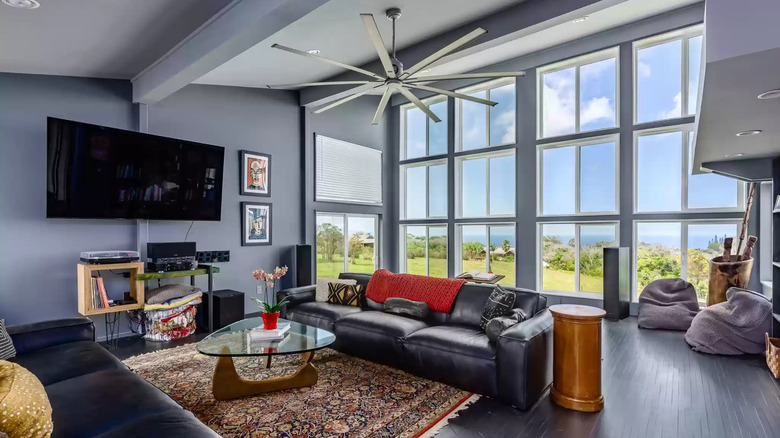 Livingroom view of Hawaiian home