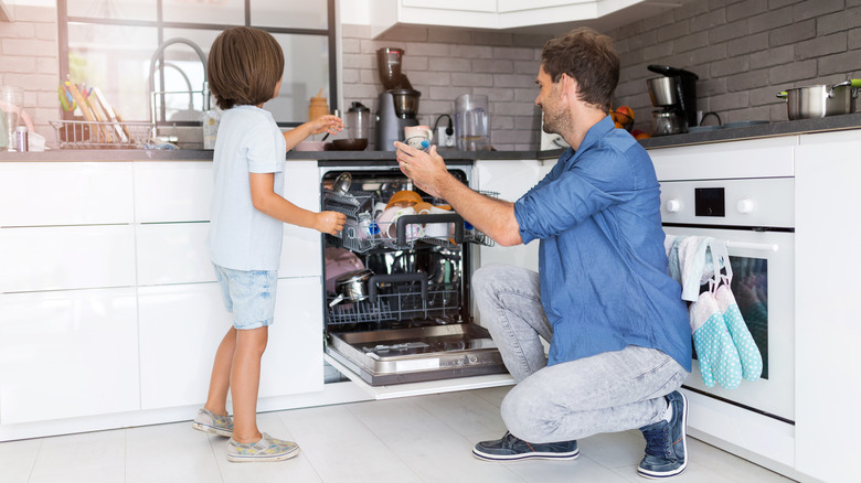 Family filling dishwasher