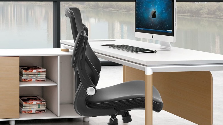 Ergonomic desk chair