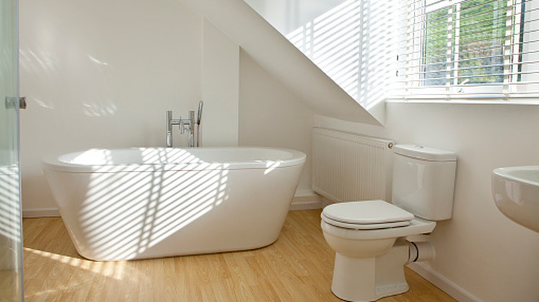 A white bathroom with no colorful accents