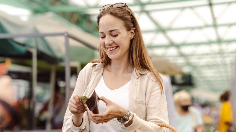 woman holiding her wallet