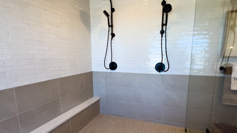 Two-tone shower tile
