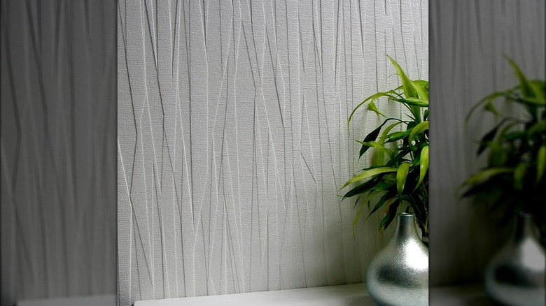 Paintable textured wallpaper