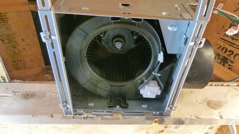 Fan mounted on flex bracket