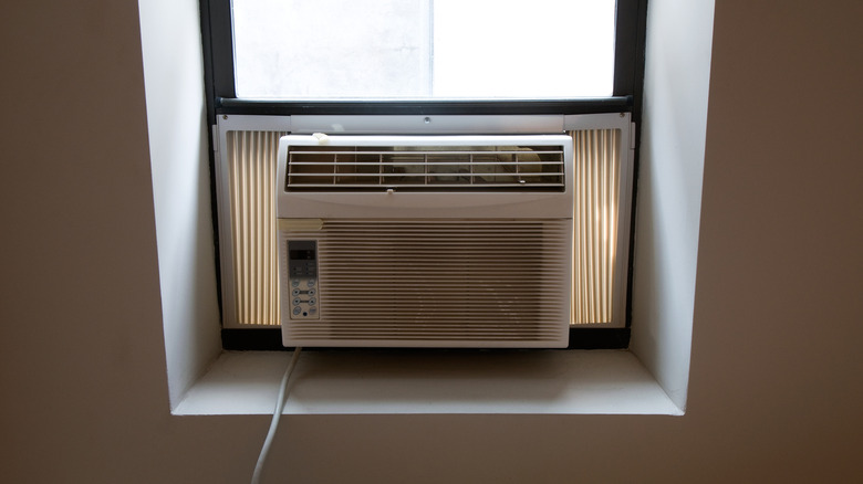 Window air conditioner unit