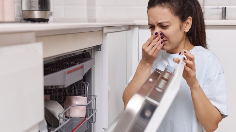 Woman with a smelly dishwasher
