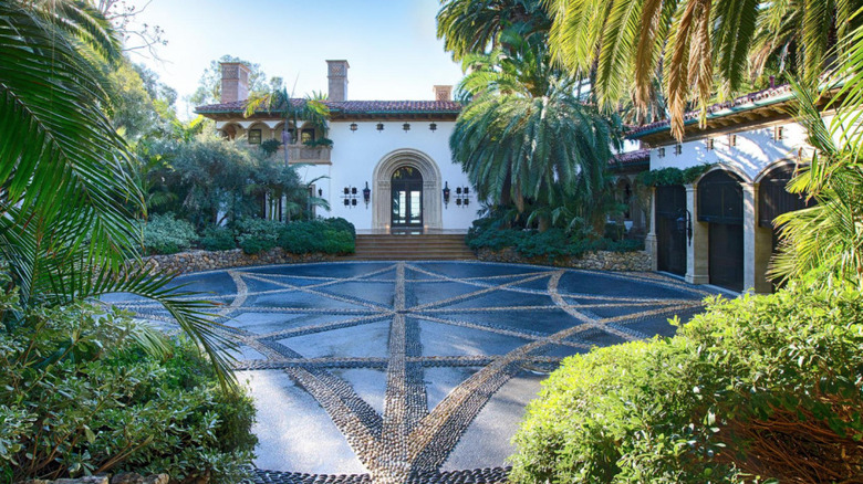 Exterior view of the malibu rental 