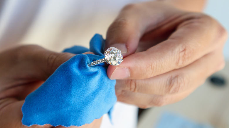 Close-up of drying/polishing ring with microfiber cloth