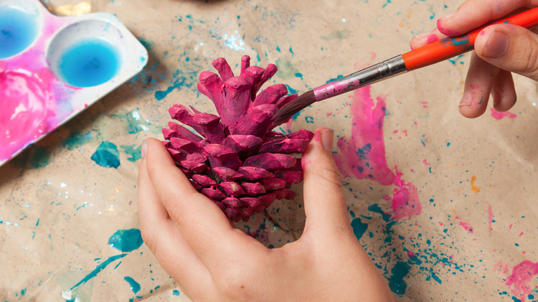 hand painting pinecone