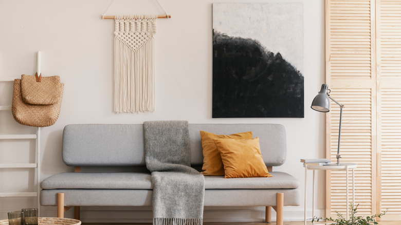 wall tapestry and blanket ladder in living room