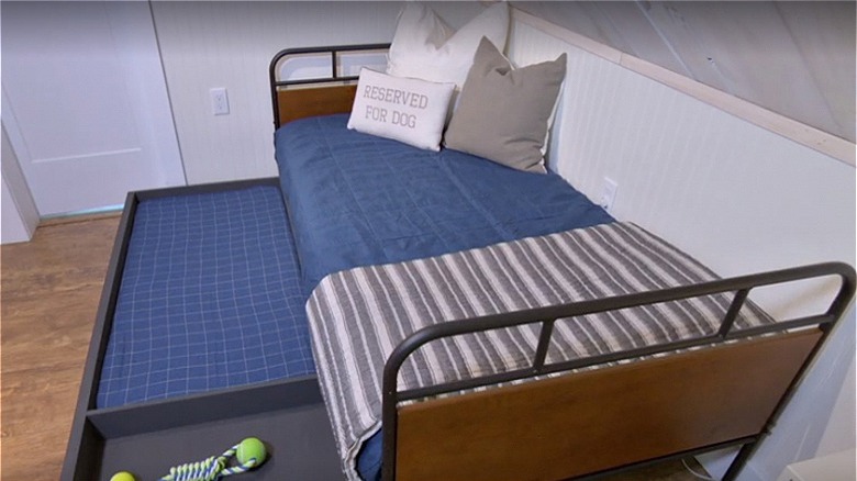 Pet-friendly trundle bed