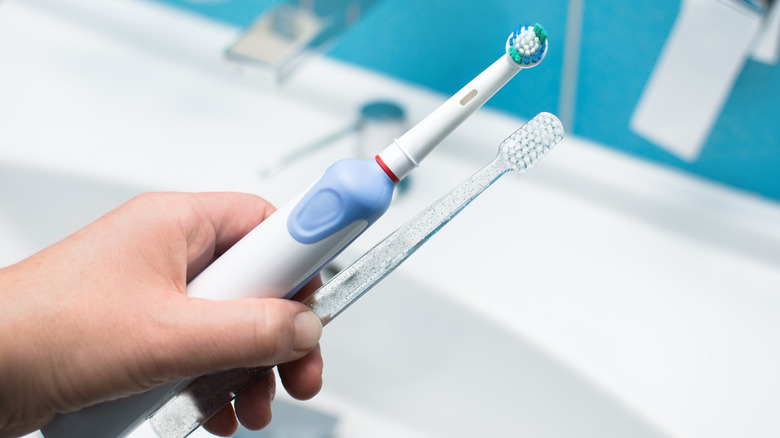 https://www.housedigest.com/img/gallery/an-electric-toothbrush-is-an-essential-item-when-cleaning-your-bathroom/intro-1681713657.jpg