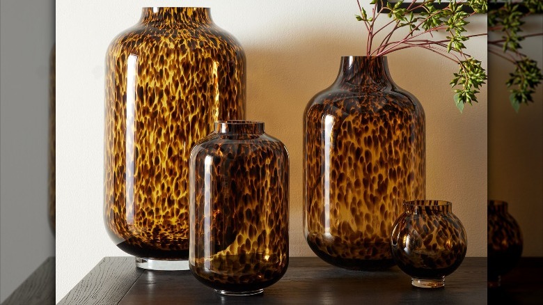 Four flower vases with tortoiseshell print