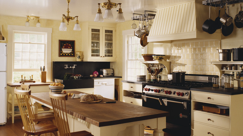 stylish 90s kitchen