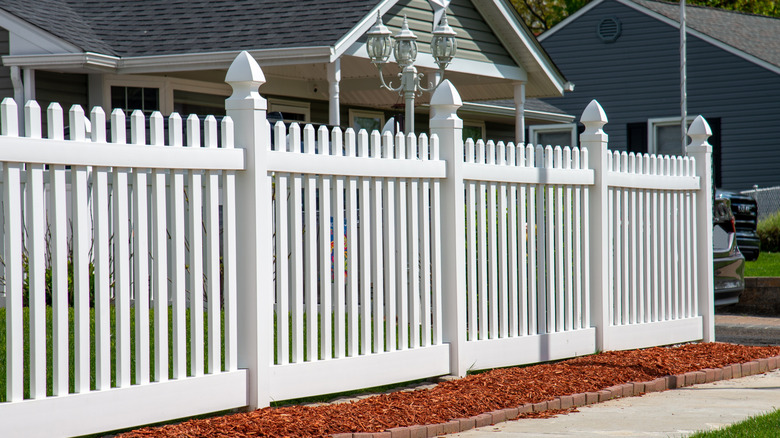 White vinyl fence in front yard.