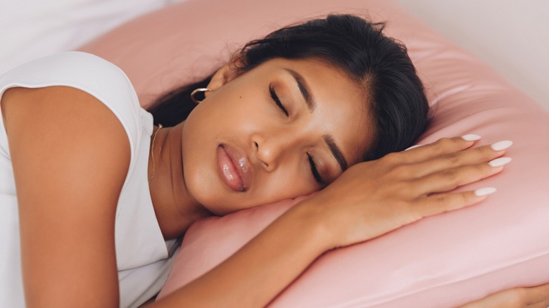 woman sleeping on silk pillowcase