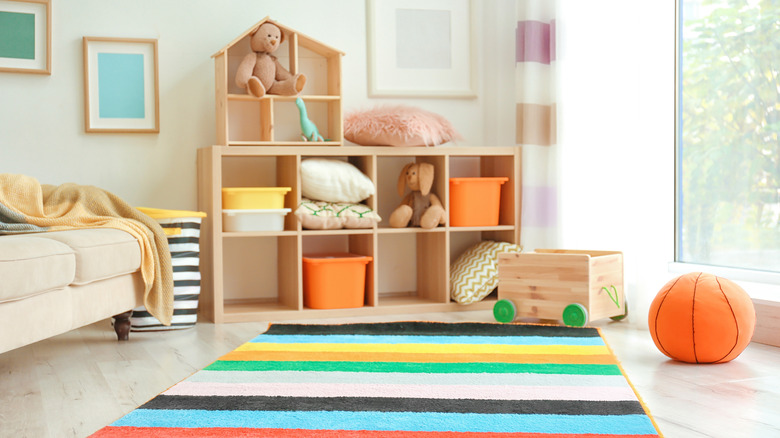 kids' room with striped rug