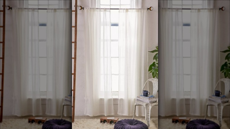 white gauze curtain 