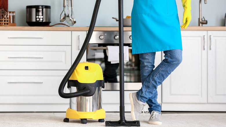 Standalone vacuum in front of oven