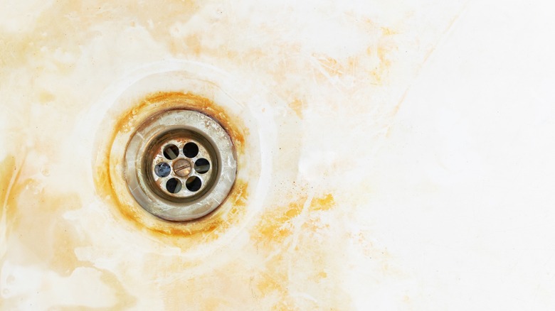 rust stain in bathtub