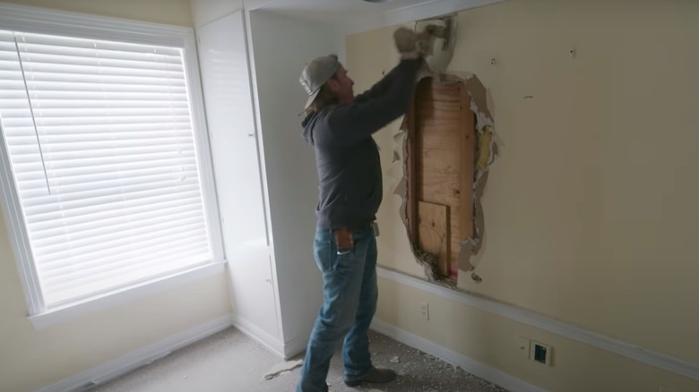 Chip Gaines knocking down wall