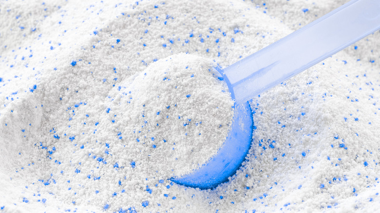 Laundry detergent powder with scoop