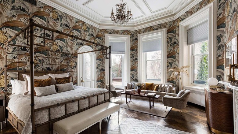 Glamorous vintage bedroom
