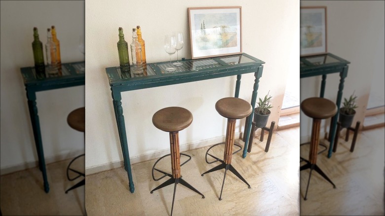 green thin window bar table