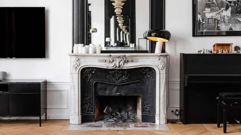  black and white fire place 