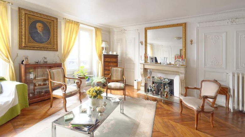 Parisian living room with yellow curtains 