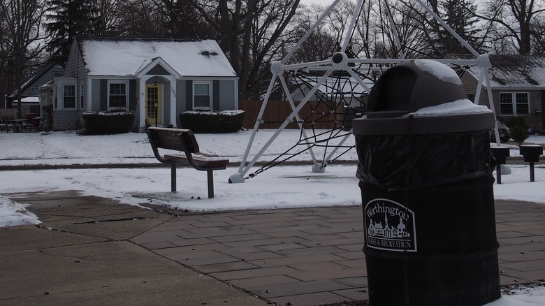 worthington home near snowy playground