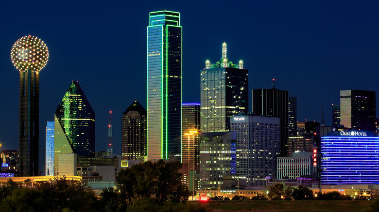 downtown dallas at night 