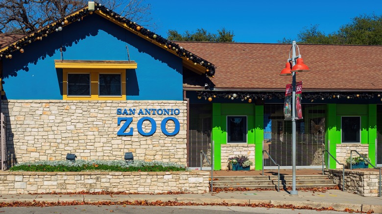 exterior of San Antonio Zoo