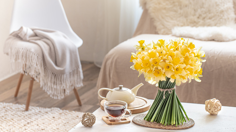 Tied yellow daffodils 