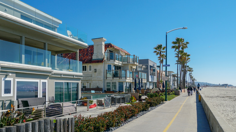 beachside houses in mission beach