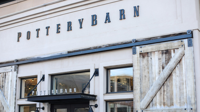 Pottery Barn storefront 