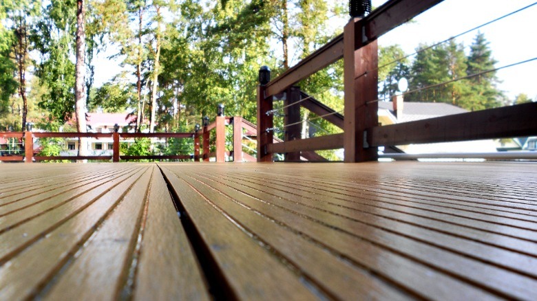 Large wood deck with railing 