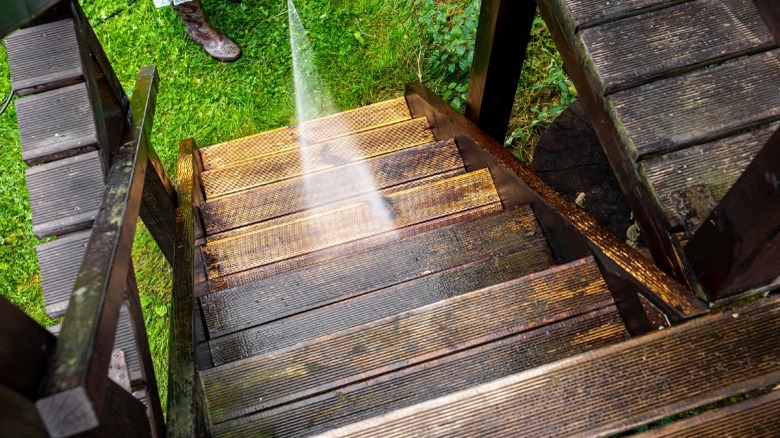 Cleaning steps of a deck 