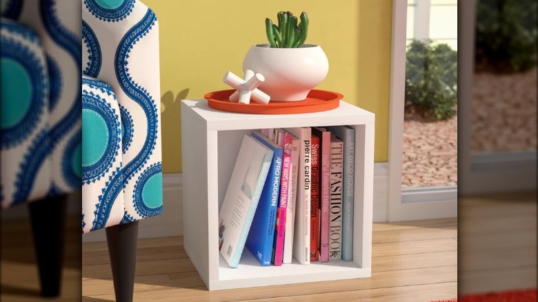 Storage cube with decor