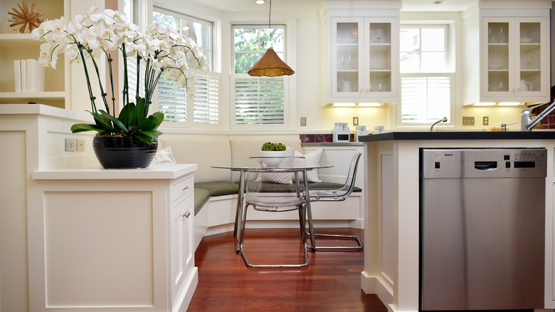 Kitchen with cushioned bench